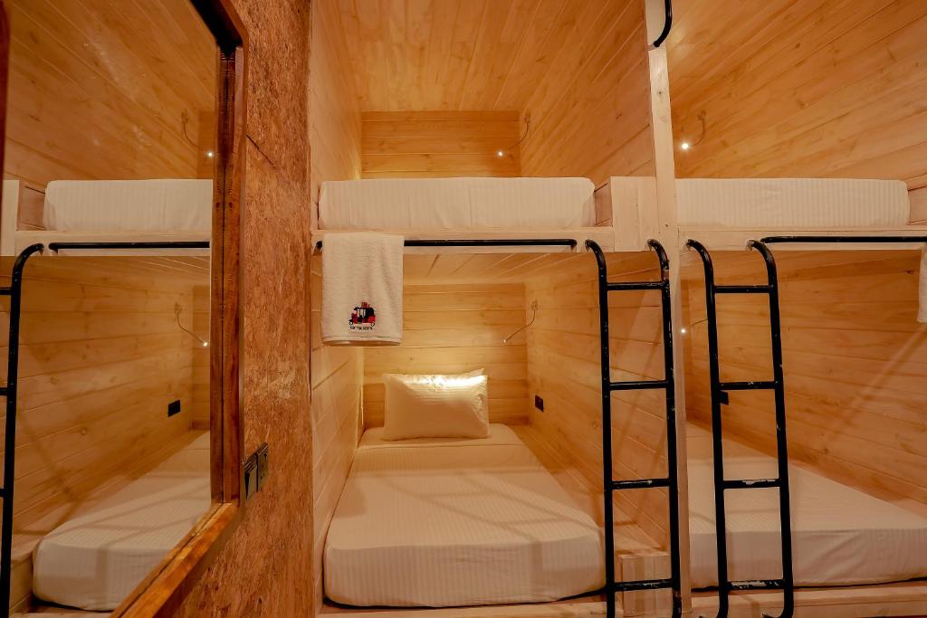 tuk tuk hostel
